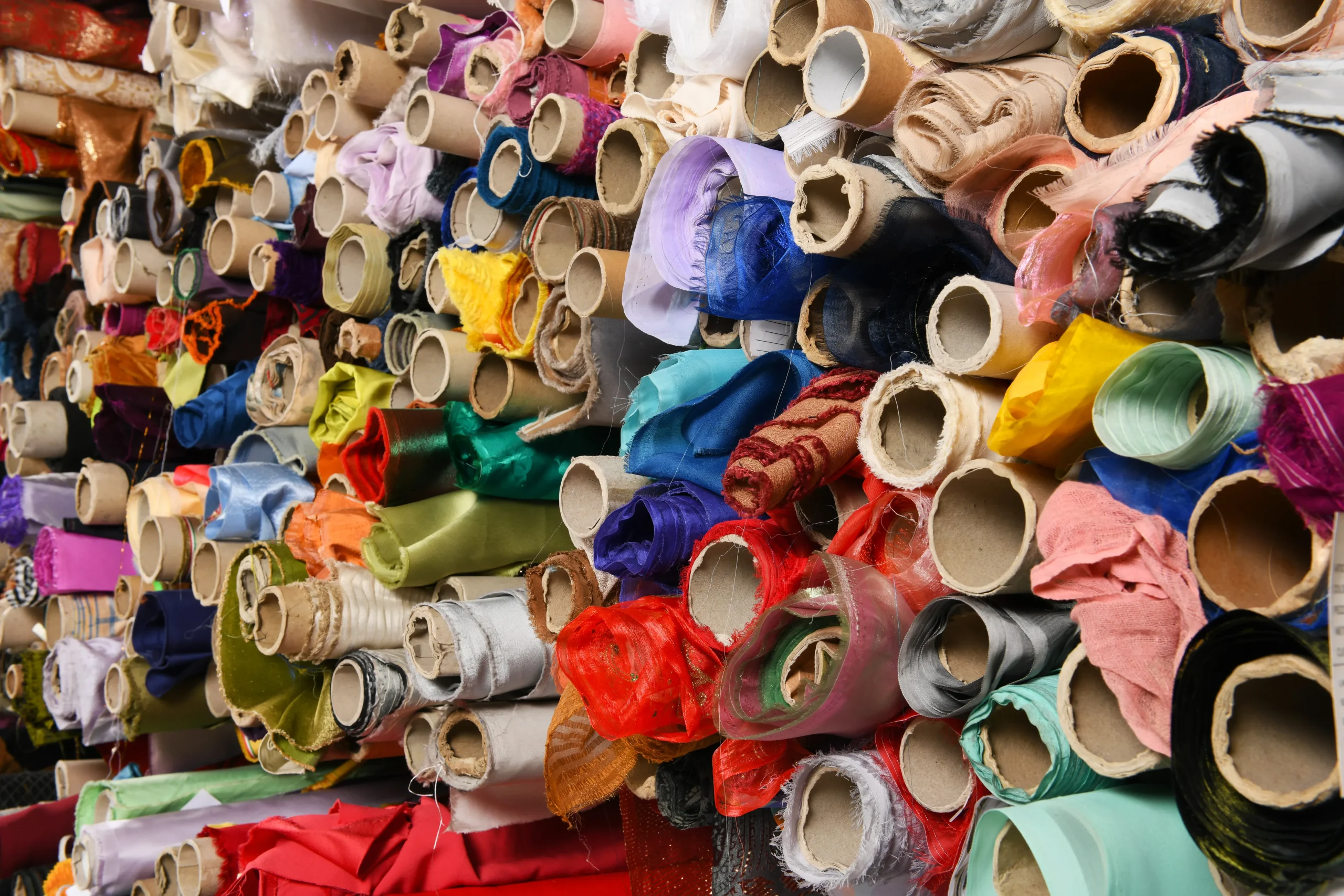 Impacto ambiental de los desperdicios textiles: ¿Por qué debemos preocuparnos?